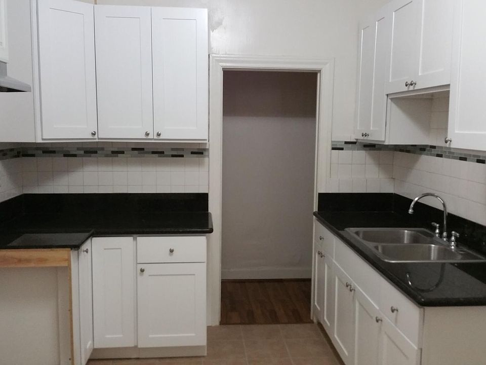 1st image of 1007 1/2 N Hicks Ave