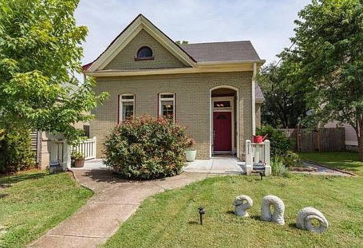 1st image of 211 Treutland Ave