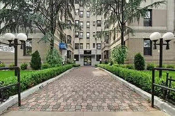 Sold by Iconik | media 1