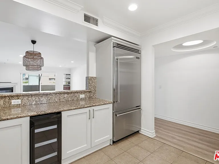 1878 Greenfield Ave #304 — Photo 3