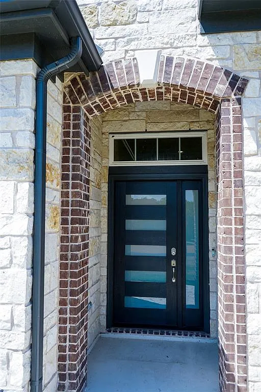 4 bed, 2.5 bath, 2436 sqft, $3,300 — Photo 4