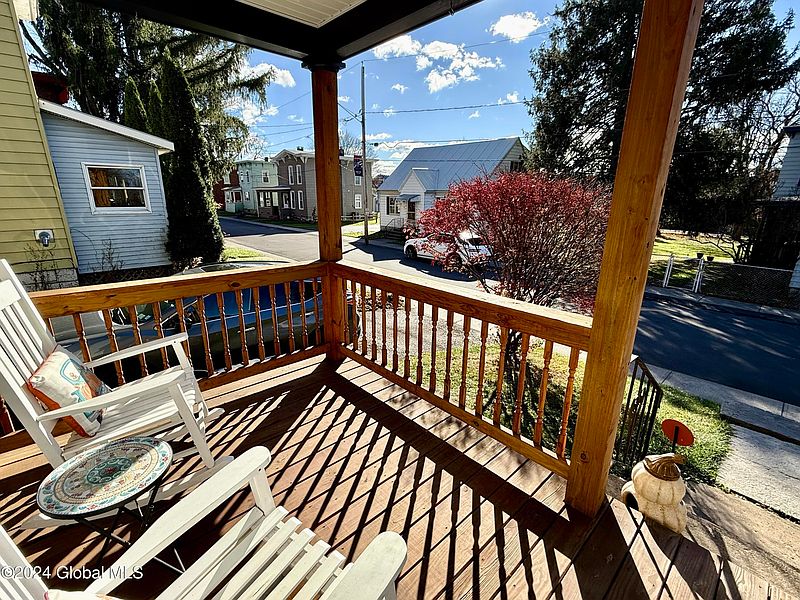 3rd image of 5 Berthoud Street