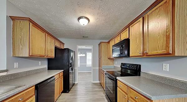 1st image of 7807 Gatehouse Dr