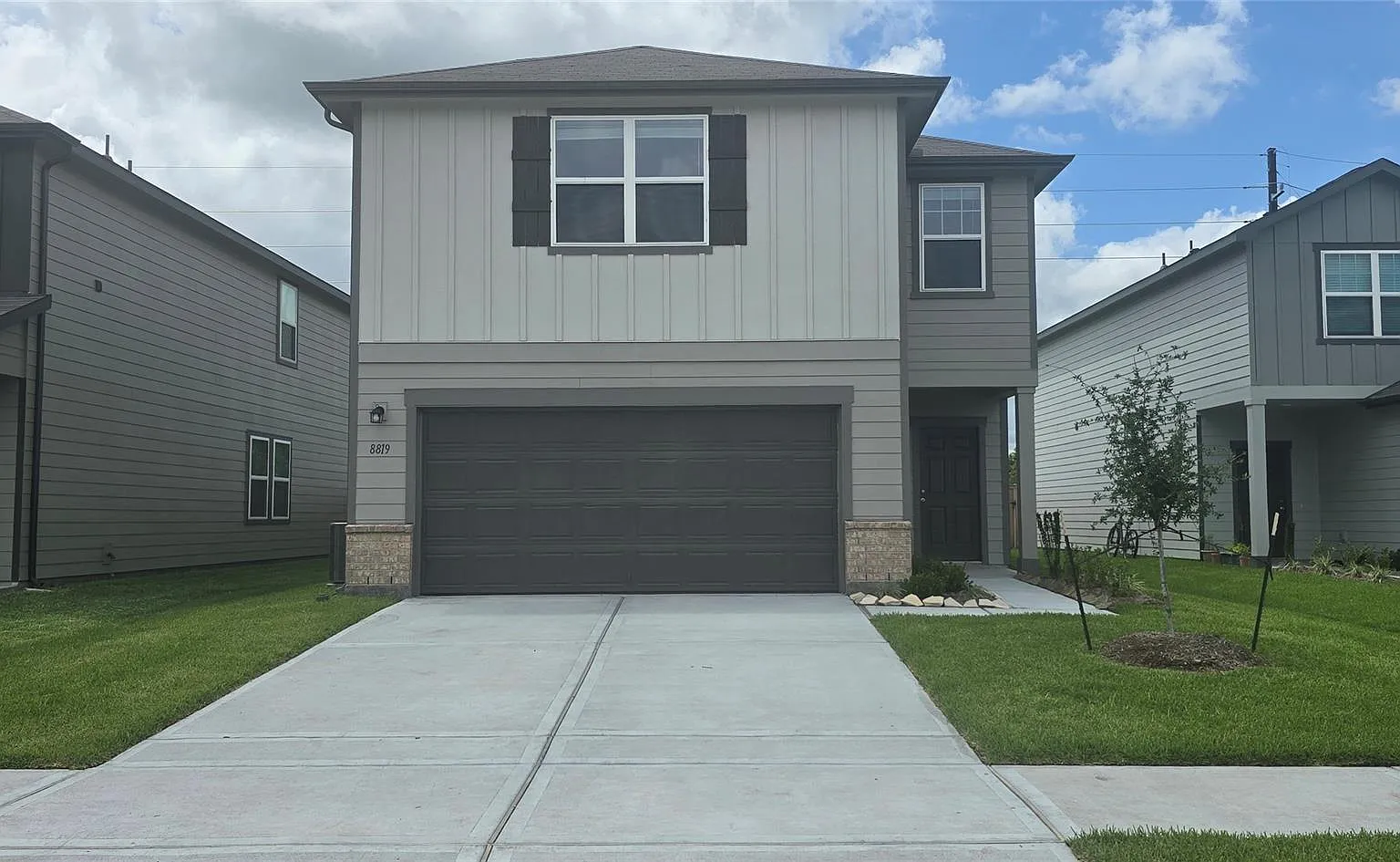 4 bed, 2.5 bath, 2121 sqft, $2,100 — Photo 1