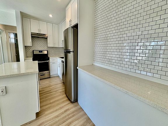 2nd image of 6037 Eleanor Ave #5
