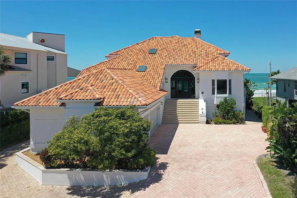 4 bed, 5.0 bath, 3858 sqft, $25,000 — Photo 1