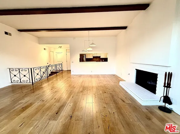 8743 Hollywood Hills Rd, Los Angeles, CA 90046