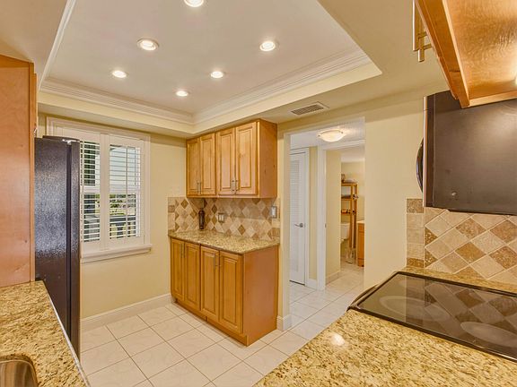 4th image of 9810 Marina Boulevard #1136