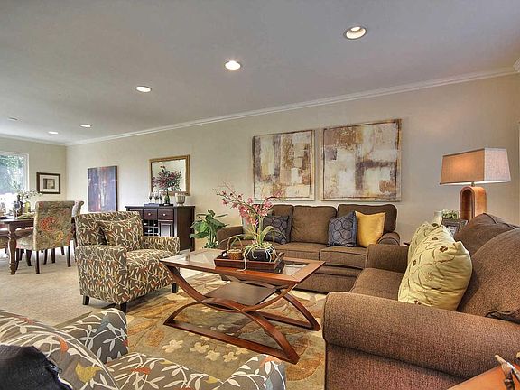 4th image of 694 New Ireland Ct