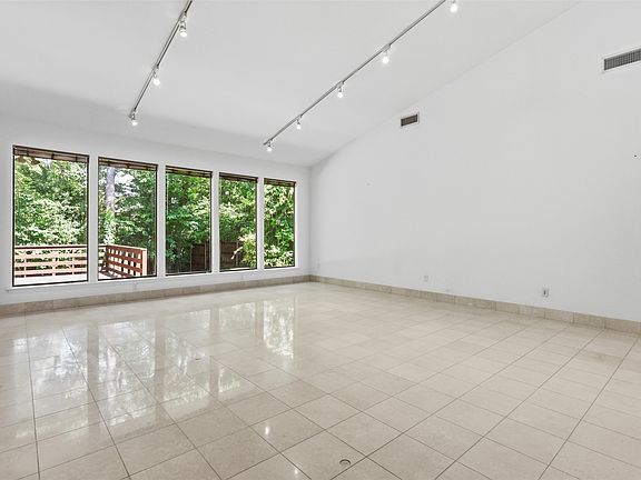 4th image of 7211 Valley View Pl