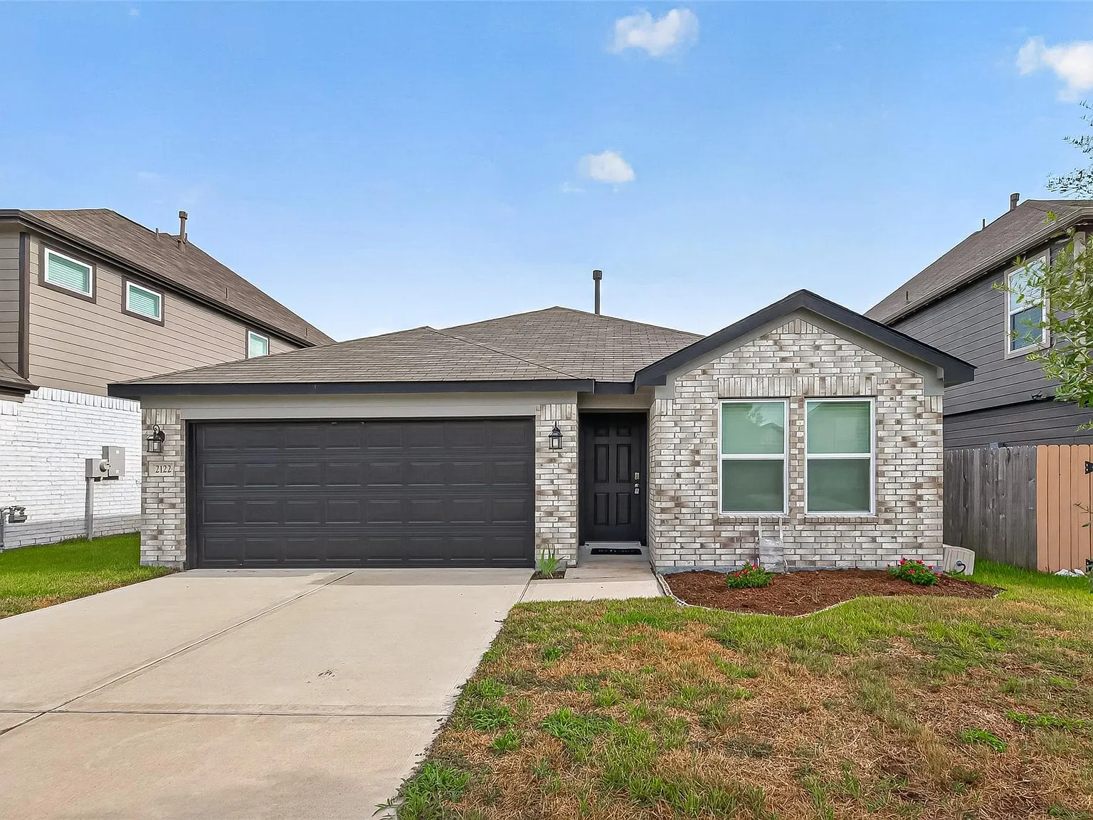 3 bed, 2.0 bath, 1394 sqft, $2,100 — Photo 1
