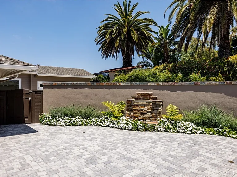 1840 Temple Hills Dr — Photo 60