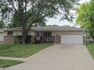 721 17th Ave NE, Aberdeen, SD 57401