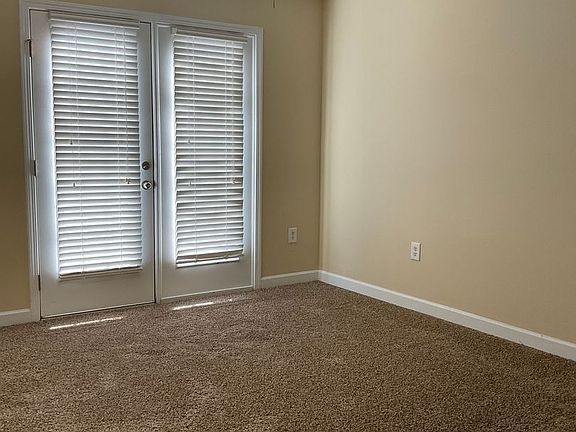 4th image of 502 Village Park Dr