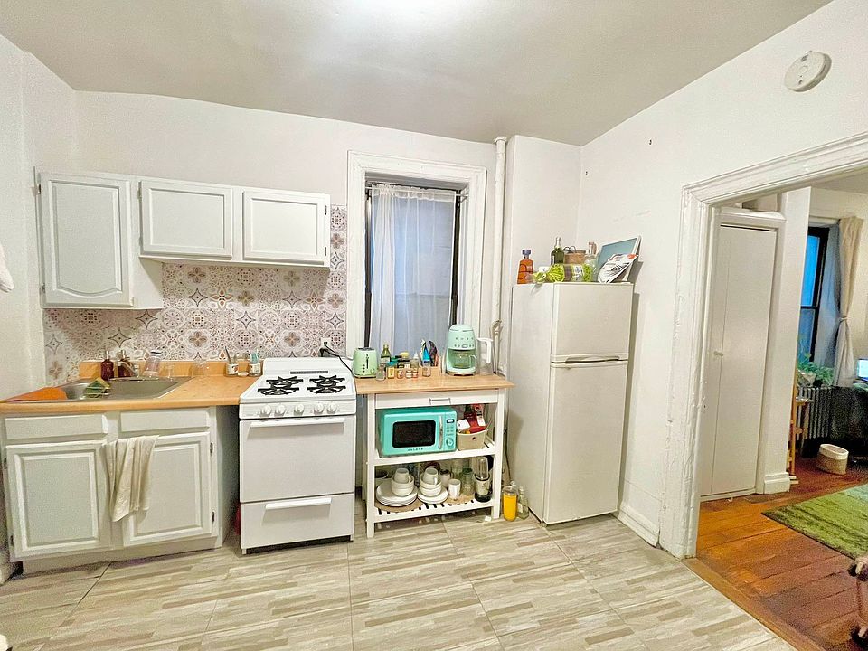 1st image of 287 Bedford Ave #4