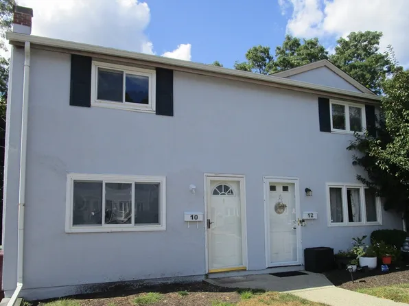 10 Lewis Farm Rd #10, Dedham, MA 02026