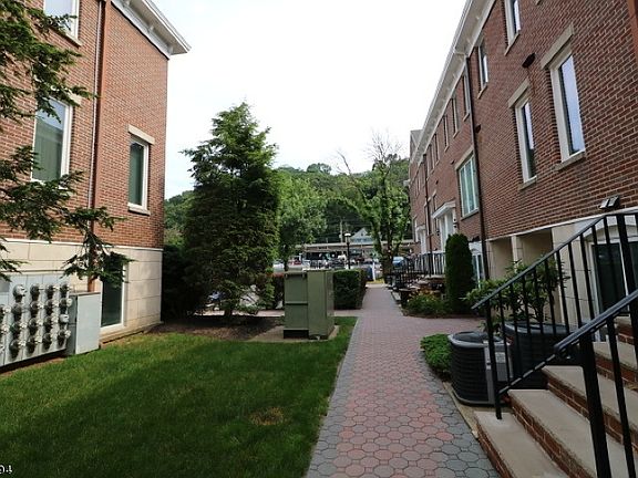 3rd image of 60 E Blackwell St APT A