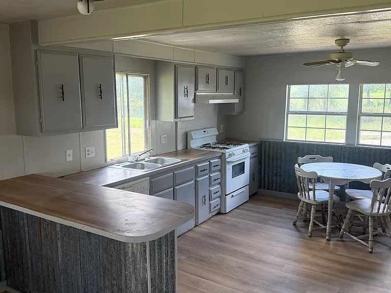 851 Agnes Cir — Photo 10