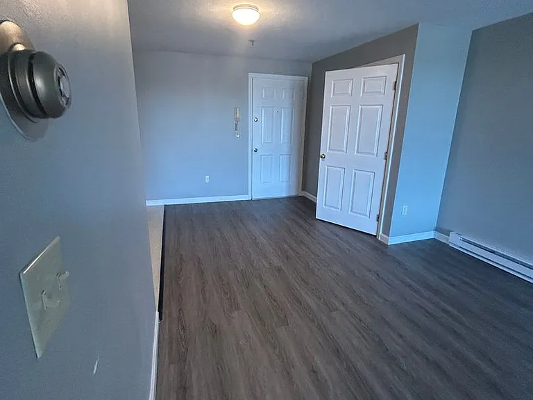 Kingsley Apartments — Photo 18