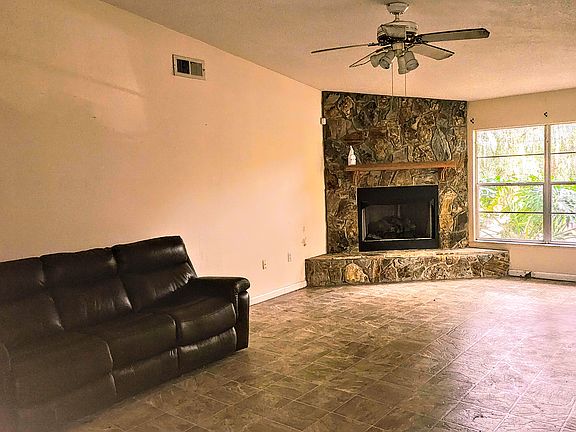 2nd image of 4304 Grand Ave