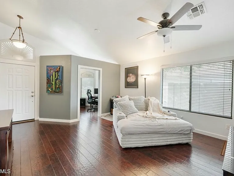 6123 S Crystal Way — Photo 2