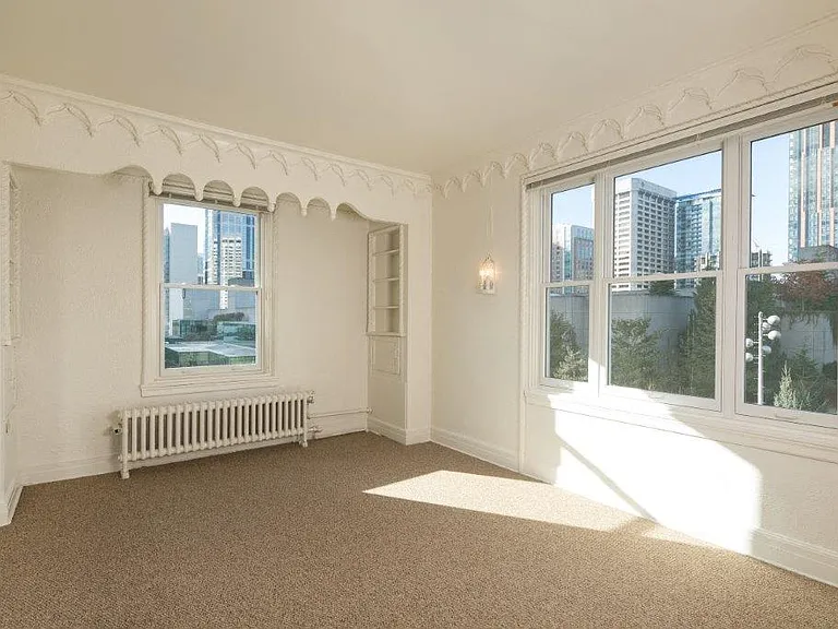 Cambridge Apartments — Photo 14