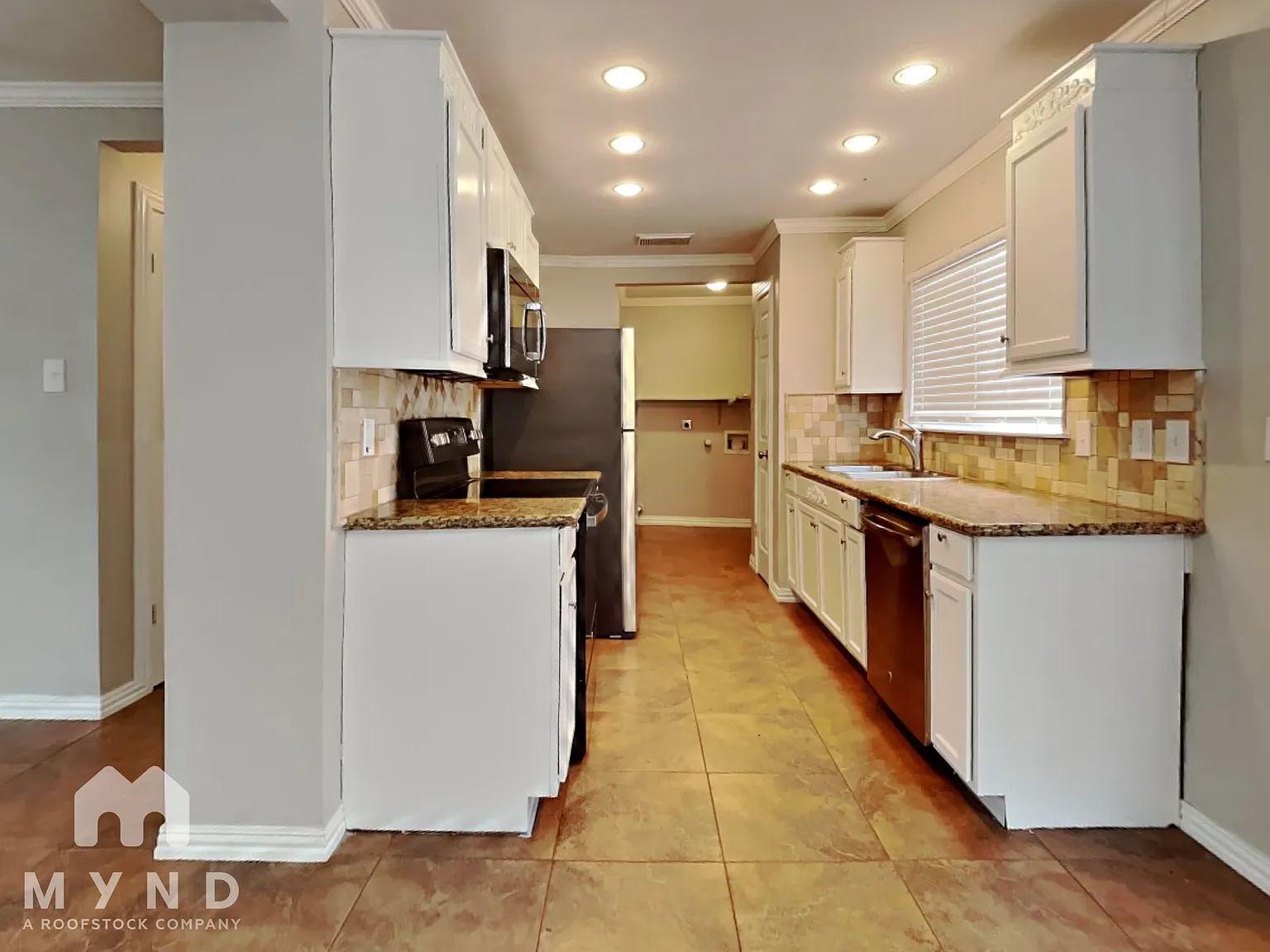 3 bed, 2.5 bath, 1501 sqft, $1,499 — Photo 3