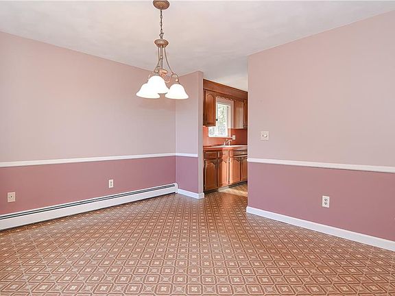 4th image of 301 Woodside Dr