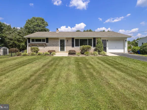 4253 Livingstone Dr, York, PA 17402