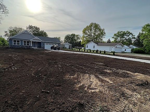 4th image of 56975 Guernsey Ave