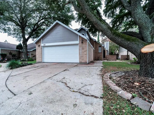 11611 Glenwolde Dr, Houston, TX 77099