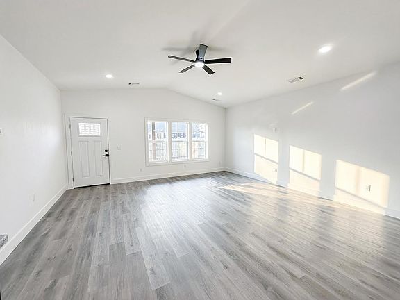4th image of 465 Arnos St