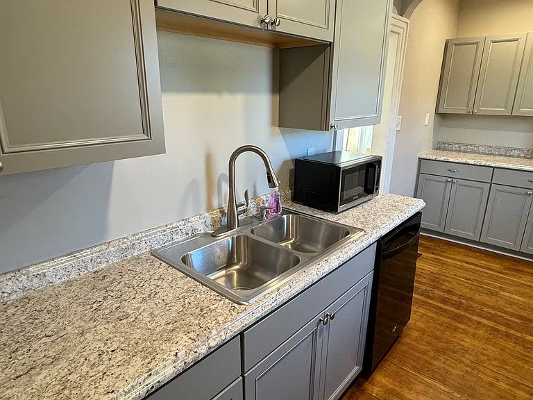 3015 Wayne Ave — Photo 10