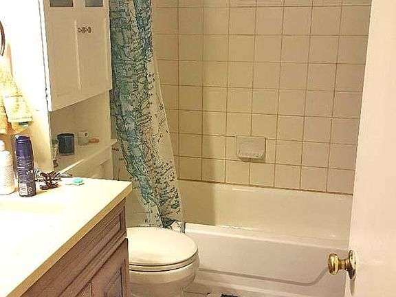 5th image of 131 11th St NE APT 2
