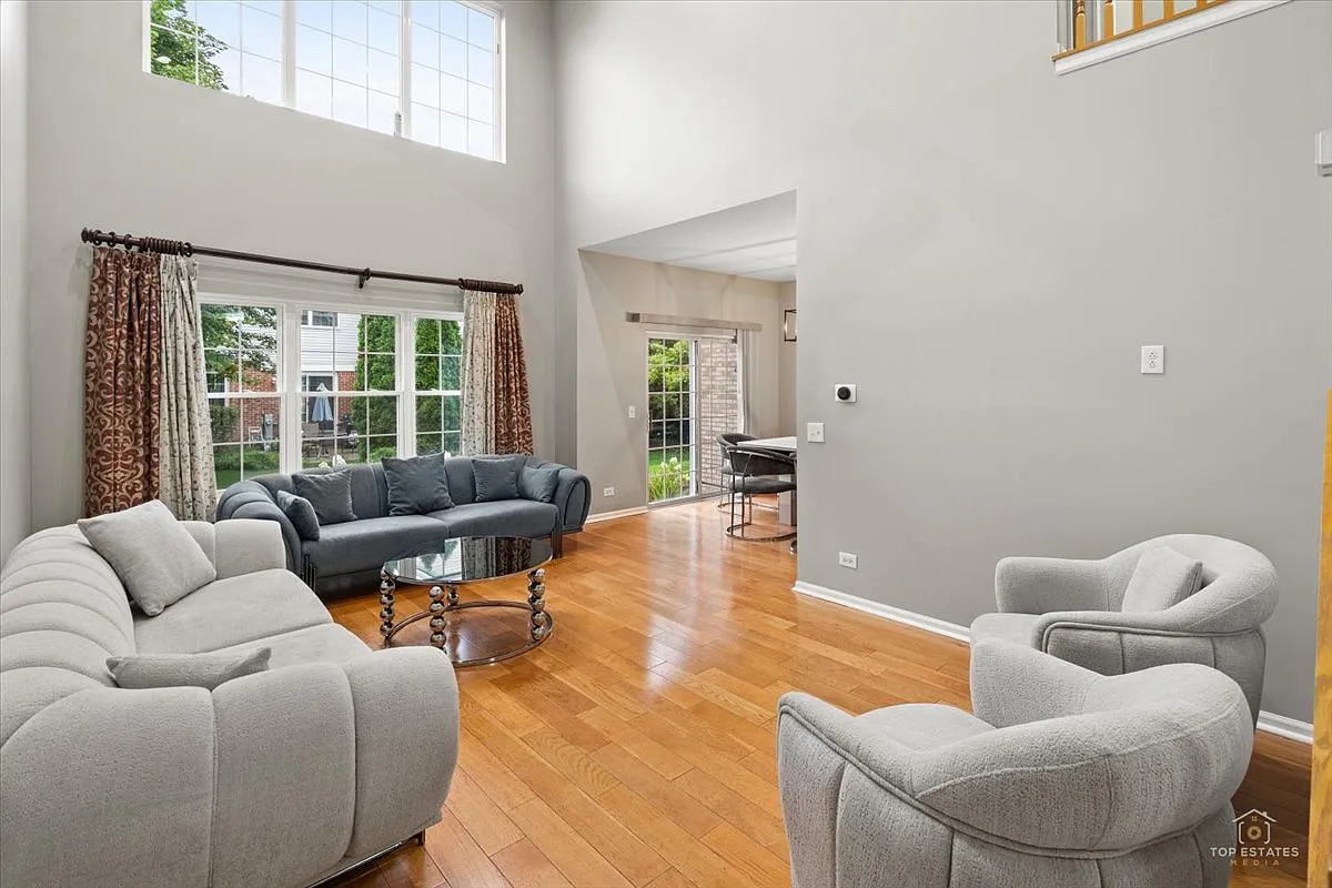 3 bed, 2150 sqft, $4,200 — Photo 2