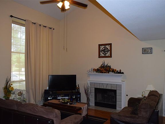 3rd image of 877 Chaparral Dr