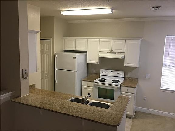 3rd image of 317 Southern Pecan Cir Unit 101