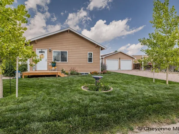 207 E 4th St, Pine Bluffs, WY 82082
