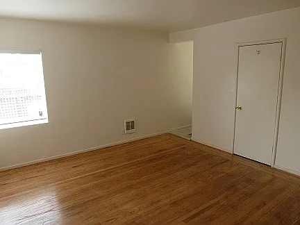 Studio, 400 sqft, $1,350 — Photo 2