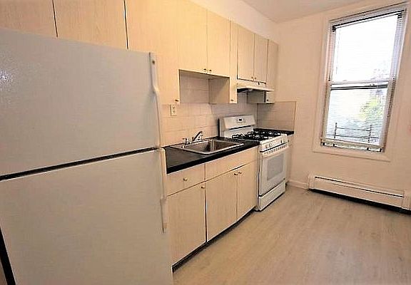 3rd image of 44-09 Queens Blvd #2F