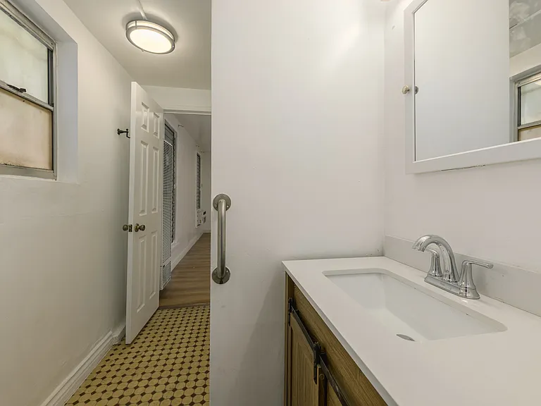 1325 N Orange Dr — Photo 12