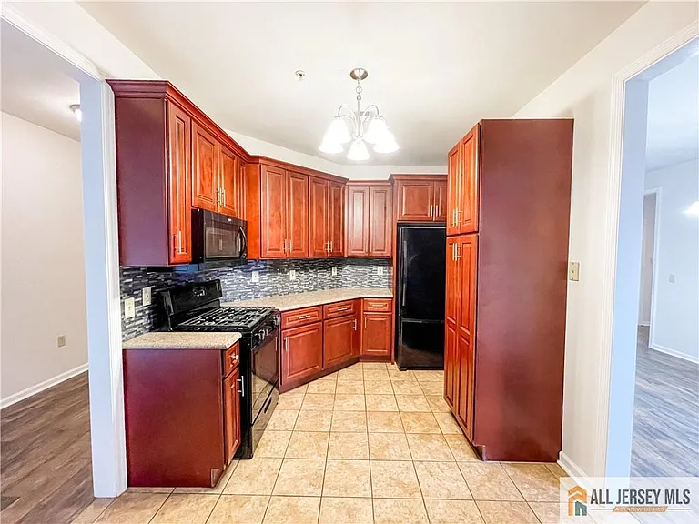 105 Regency Pl — Photo 6
