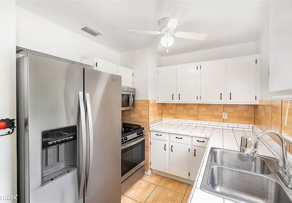 1st image of 1412 Corinthian Ave