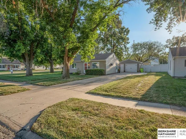 605 N 15th St, Blair, NE 68008