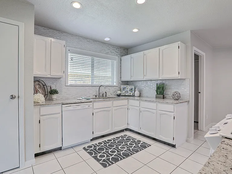212 Aspenway Dr — Photo 9