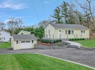 266 Sylvan Dr, Wading River, NY 11792