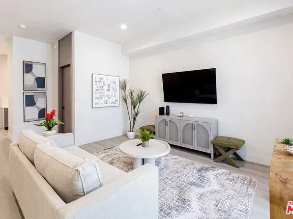 125 W Plymouth St, Inglewood, CA 90302