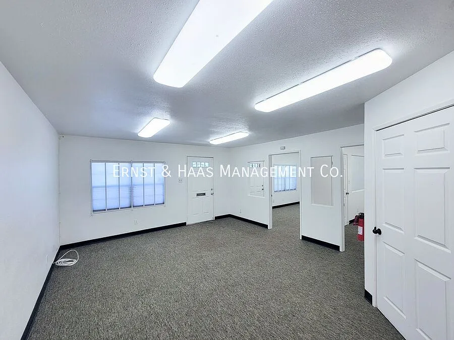 Full-Service Office in Prime Long Beach! — Photo 2
