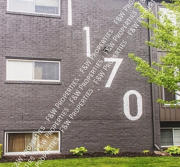 1170 Franklin Ave #1 — Photo 2