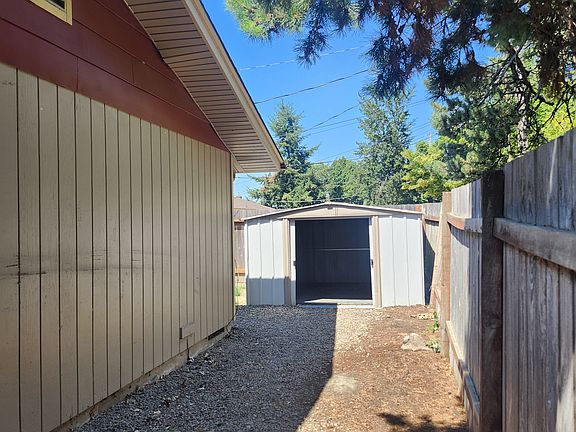 3rd image of 2503 Main St SE #1